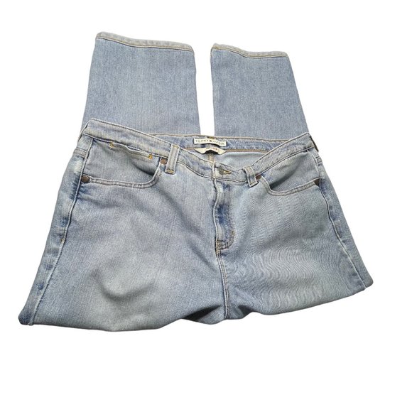 Tommy Hilfiger Hipster women's size 16 light wash distressed straight jeans - Picture 2 of 12